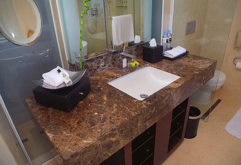 Полулюкс Вид на Город, Intercontinental Qingdao, An Ihg Hotel   Inside The Olympic Sailing Center