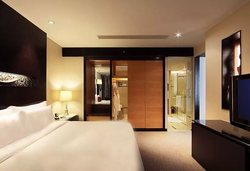 シティビュージュニアスイート, Intercontinental Qingdao, An Ihg Hotel   Inside The Olympic Sailing Center