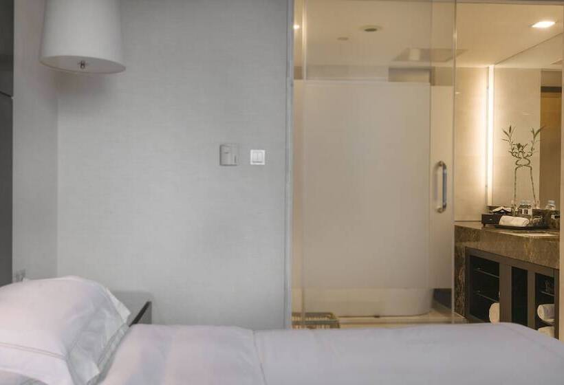 جناح جونيور مطل على المدينة, Intercontinental Qingdao, An Ihg Hotel   Inside The Olympic Sailing Center