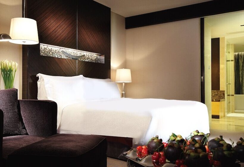 جناح جونيور مطل على المدينة, Intercontinental Qingdao, An Ihg Hotel   Inside The Olympic Sailing Center