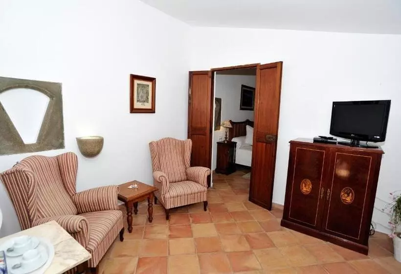 سوییت جونیور, Petit Hotel Es Figueral