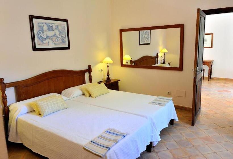 Полулюкс, Petit Hotel Es Figueral