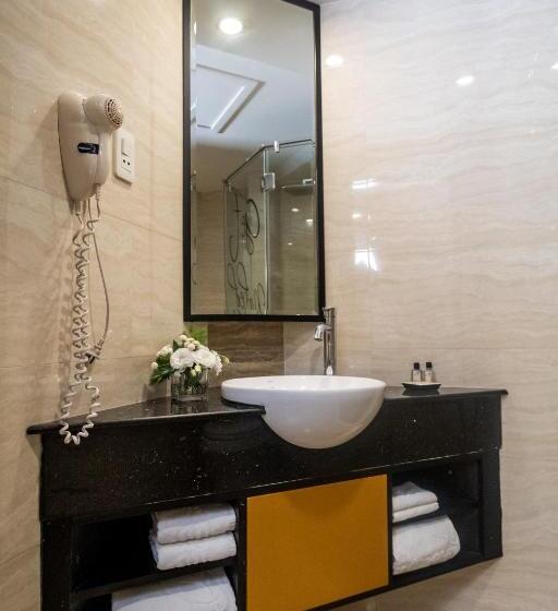 اتاق لوکس, Sanouva Saigon