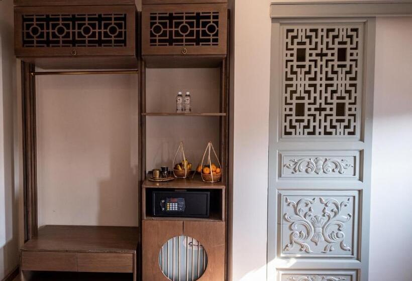 اتاق لوکس, Sanouva Saigon