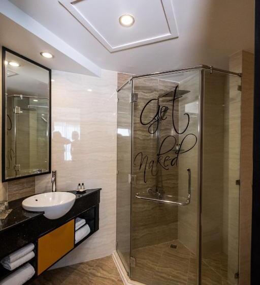 اتاق پرمیوم, Sanouva Saigon