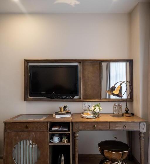 اتاق پرمیوم, Sanouva Saigon