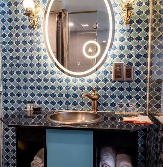 اتاق اجرایی, Sanouva Saigon