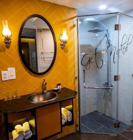 اتاق لوکس, Sanouva Saigon