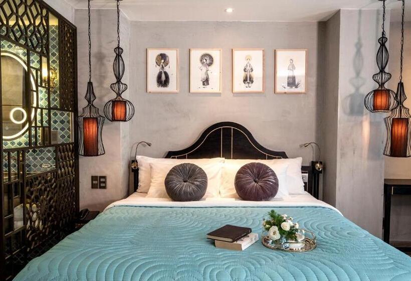 اتاق اجرایی, Sanouva Saigon