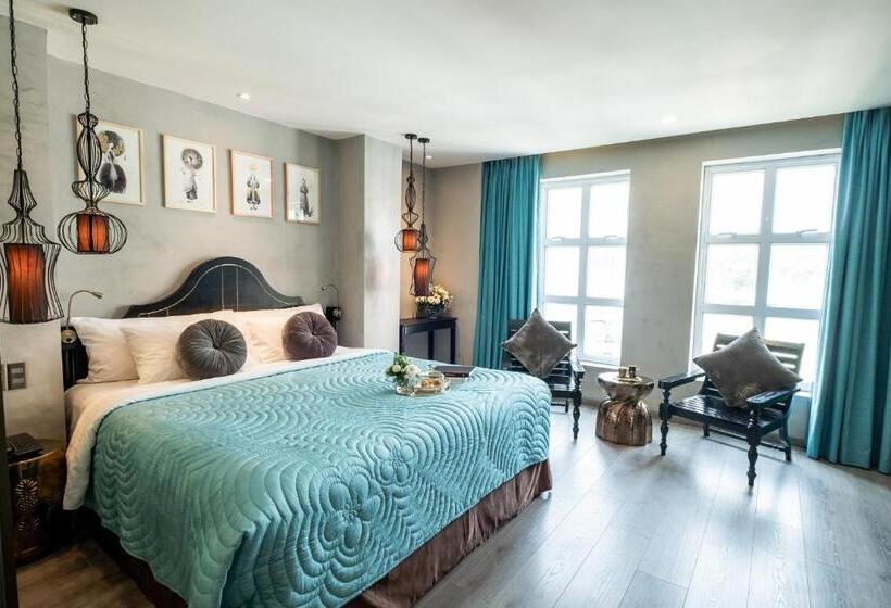 اتاق اجرایی, Sanouva Saigon