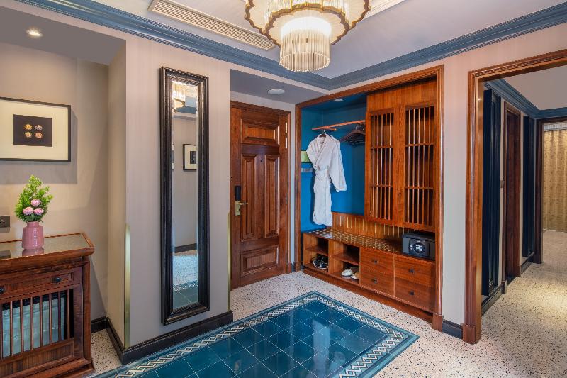 سوییت اجرایی, Silk Path Grand Hue