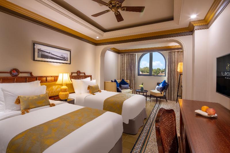 اتاق پرمیوم, Silk Path Grand Hue