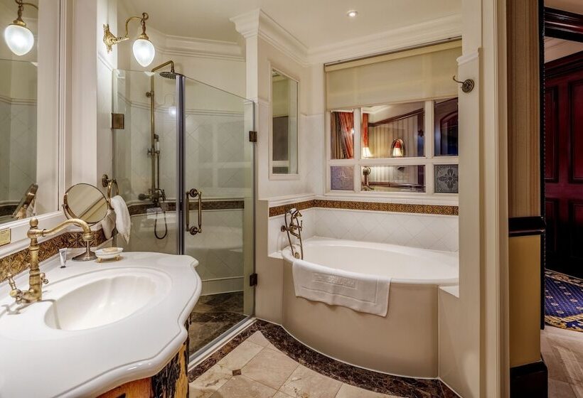 اتاق لوکس, The Imperial Vung Tau