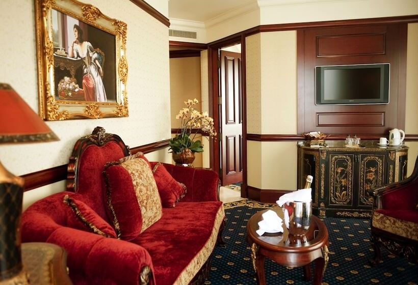 سوییت با چشمانداز دریا, The Imperial Vung Tau