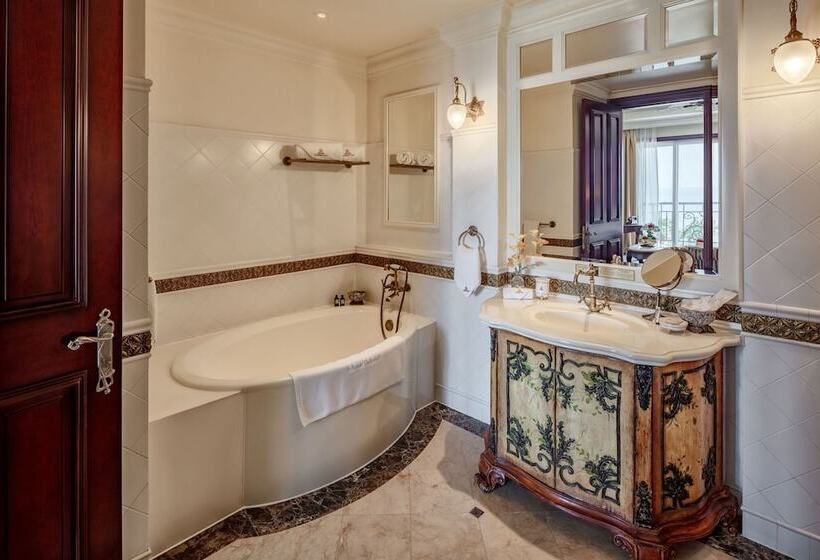 سوییت با چشمانداز دریا, The Imperial Vung Tau