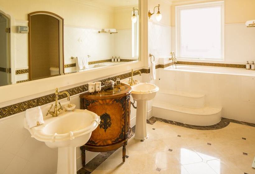 سوییت دوبلکس, The Imperial Vung Tau