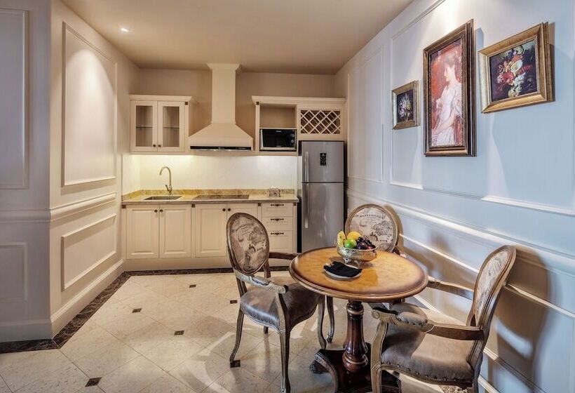 سوییت با چشمانداز دریا, The Imperial Vung Tau