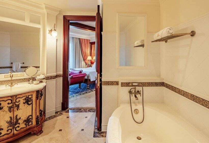 اتاق لوکس, The Imperial Vung Tau