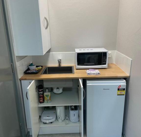 استودیوی استاندارد, Lismore Fair Dinkum Motel