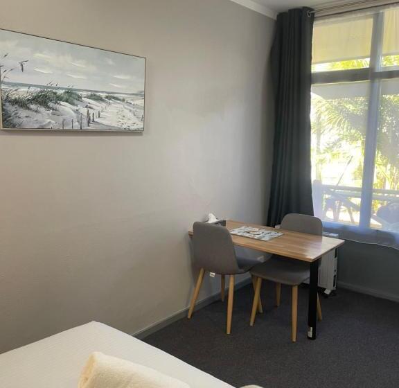 استودیوی استاندارد, Lismore Fair Dinkum Motel