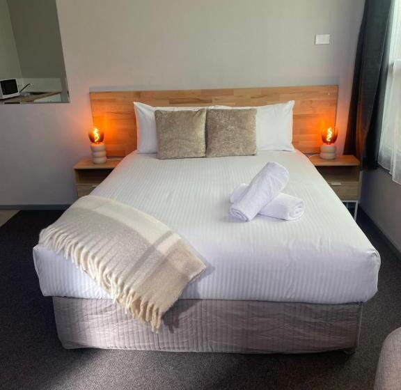 استودیوی استاندارد, Lismore Fair Dinkum Motel