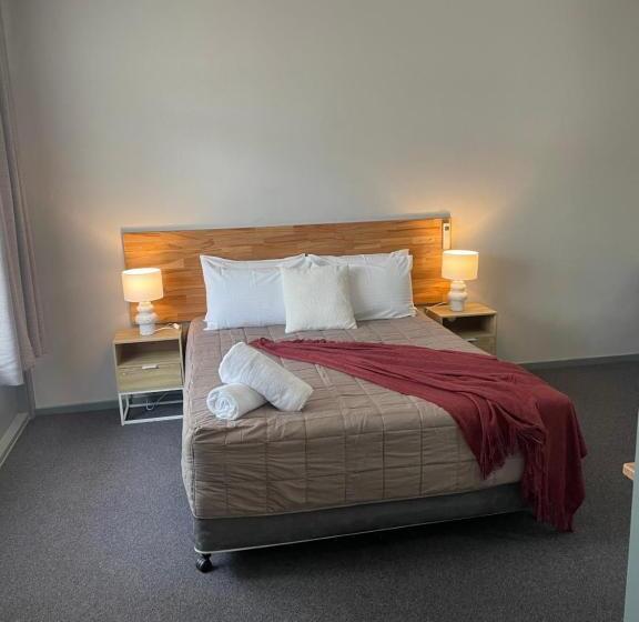 اتاق خانوادگی, Lismore Fair Dinkum Motel