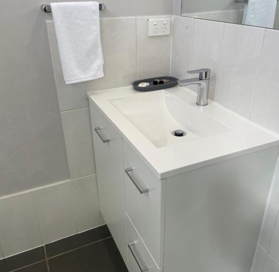 استودیوی استاندارد, Lismore Fair Dinkum Motel