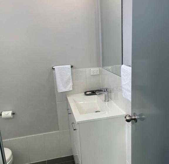 استودیوی استاندارد, Lismore Fair Dinkum Motel