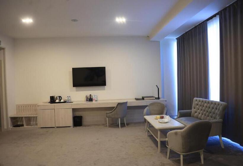 سوییت جونیور, Inspiras Tashkent