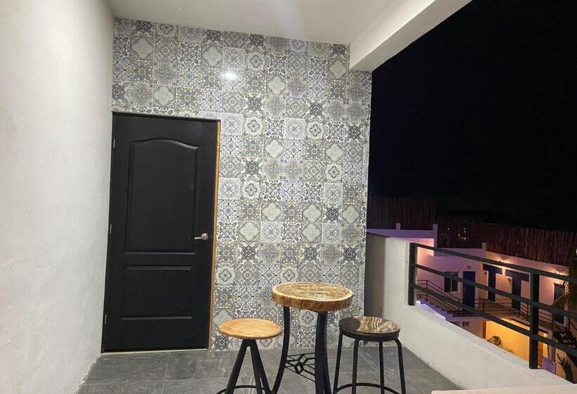 Standard Szoba, Miriam Bacalar