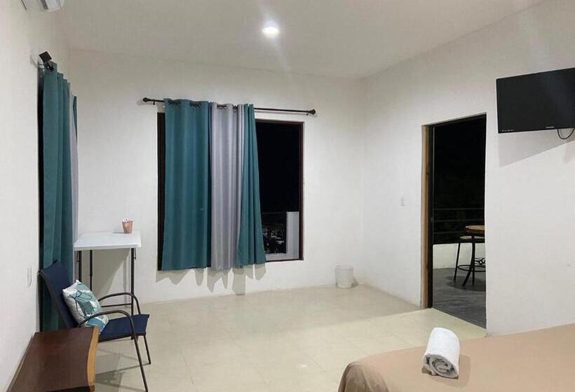 Standard Szoba, Miriam Bacalar