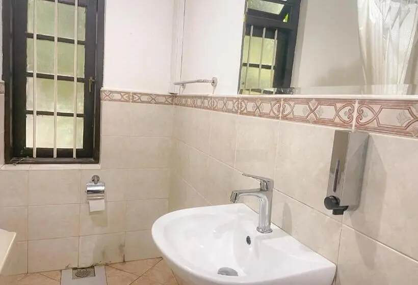 Standardzimmer Kingsize Bett, Lost & Found Colombo