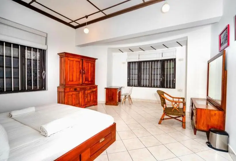 Standardzimmer Kingsize Bett, Lost & Found Colombo