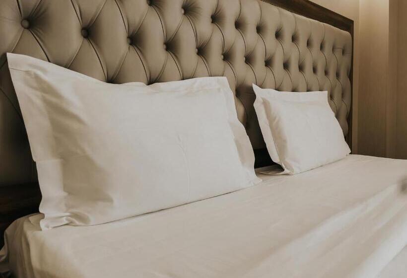 اتاق لوکس با تخت بزرگ, Resident Bishkek