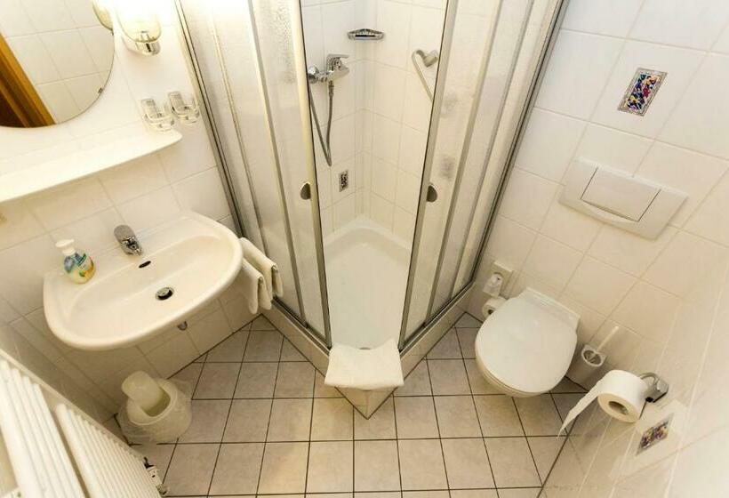 Номер Стандарт с Балконом, Und Restaurant Karpfenschänke