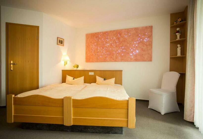 Номер Стандарт Вид на Озеро, Und Restaurant Karpfenschänke