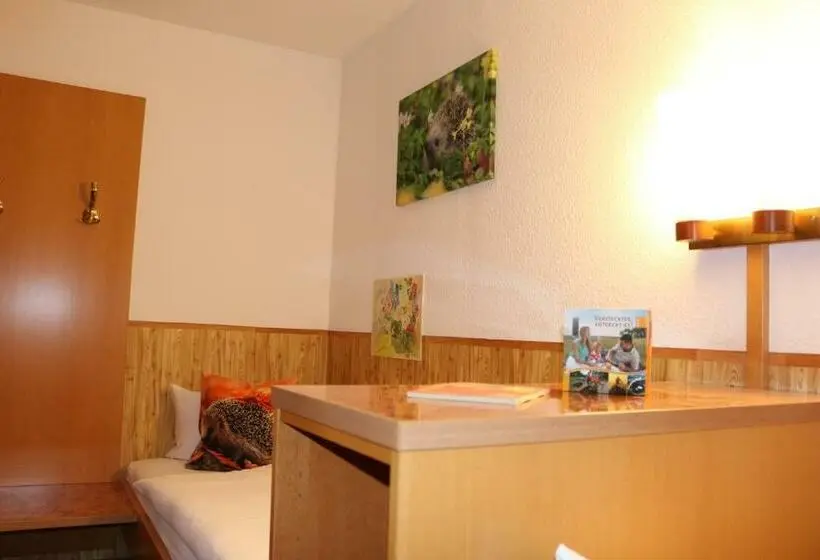 ファミリールーム, Und Restaurant Karpfenschänke