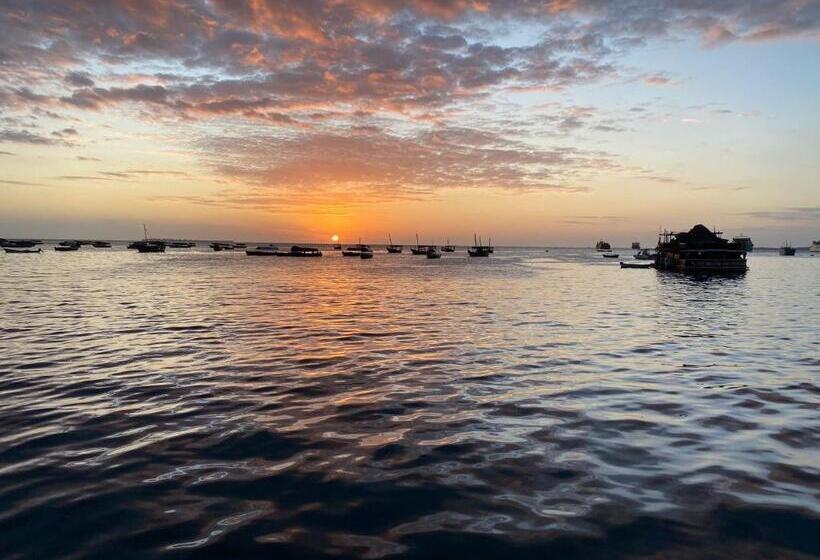 标准三人间, Sanaa Hostel