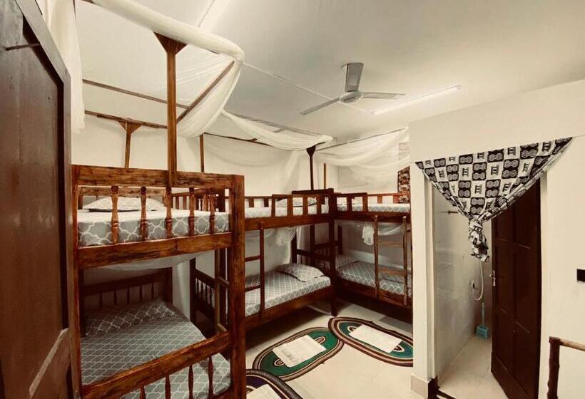 标准三人间, Sanaa Hostel