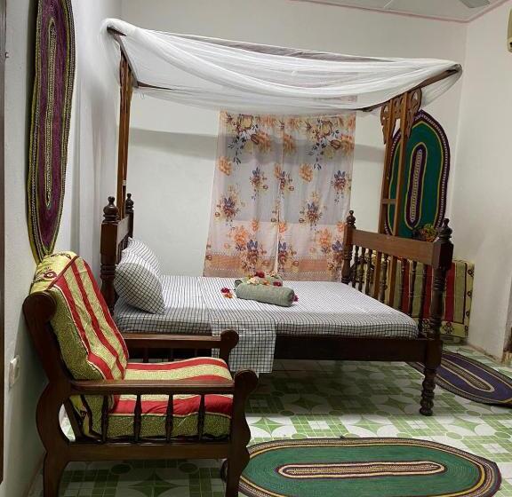 اتاق اکونومی, Sanaa Hostel