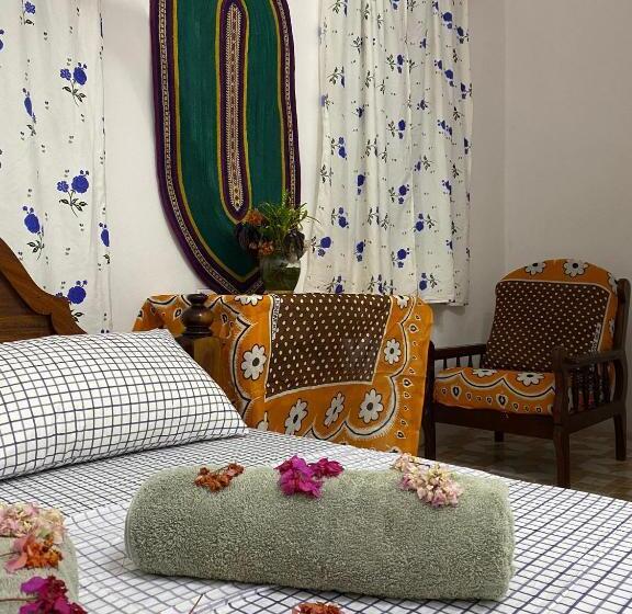 经济房, Sanaa Hostel