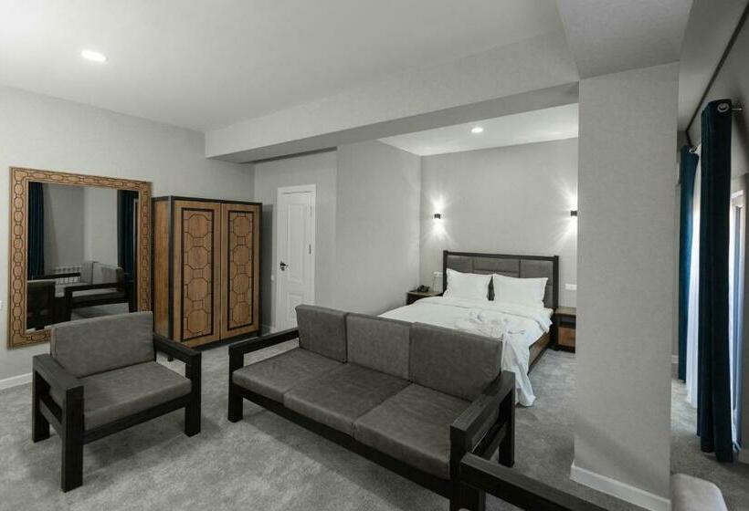 اتاق لوکس, Merci