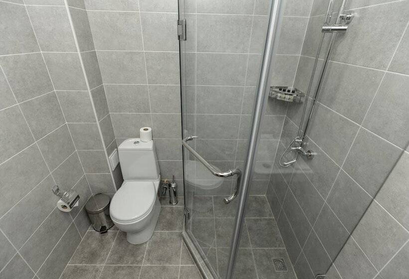 اتاق لوکس, Merci