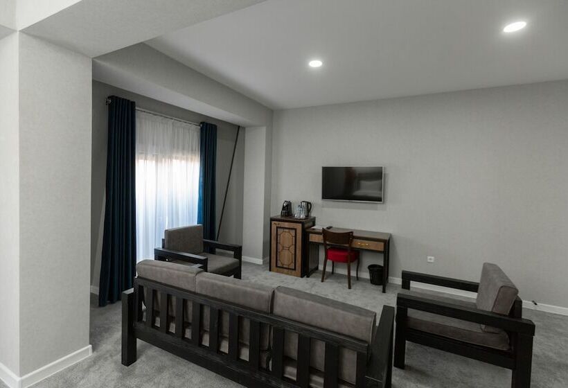 اتاق لوکس, Merci