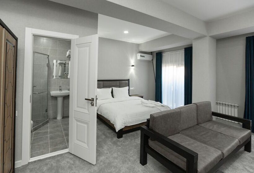 اتاق لوکس, Merci