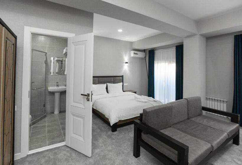 اتاق لوکس, Merci