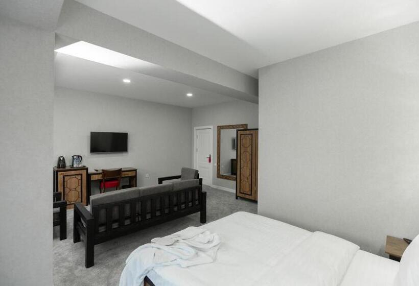 اتاق لوکس, Merci