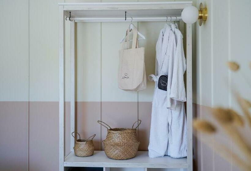 חדר דלוקס נוף לאגם, Hôtel Le Mouton Bleu