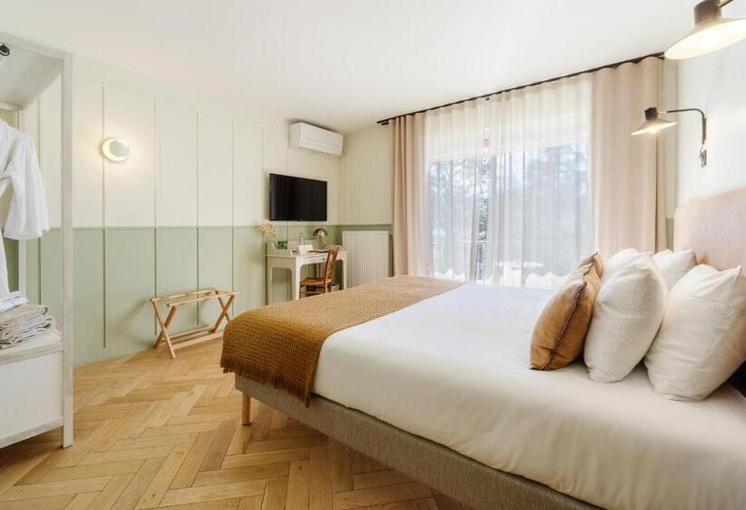 חדר דלוקס נוף לאגם, Hôtel Le Mouton Bleu