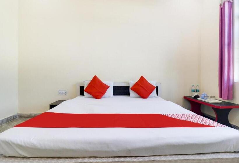 トリプルクラシックルーム, Oyo 72863 New Satkar